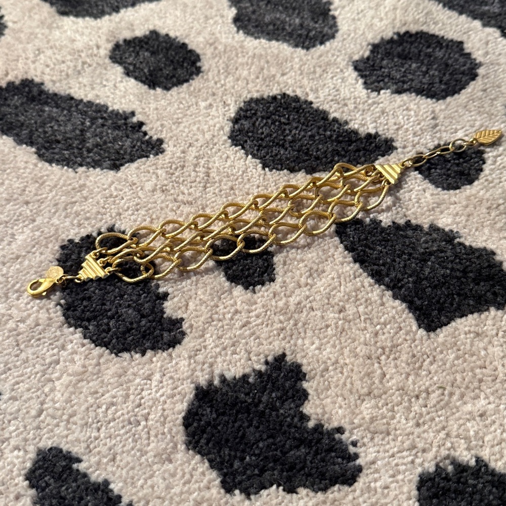 Elegant Gold Chain Bracelet